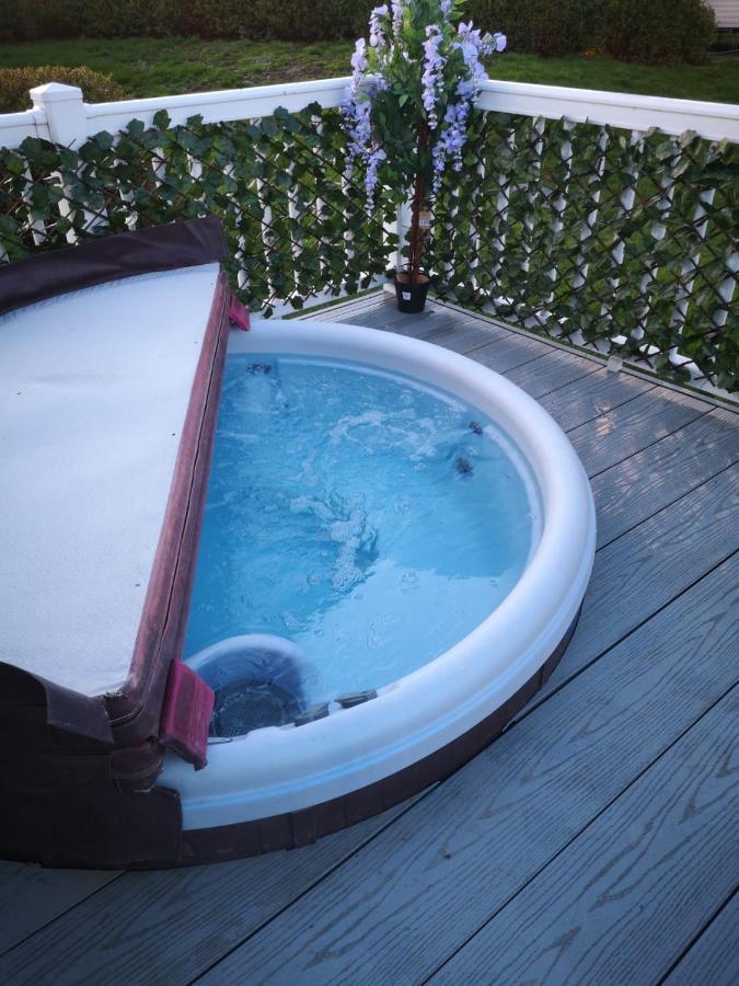 Hot Tub Hols 61 Kingfisher Court Hotel แททเทอร์ชอล ภายนอก รูปภาพ